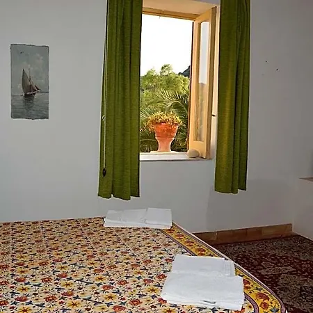 Scirocco Sleeps 4 4*