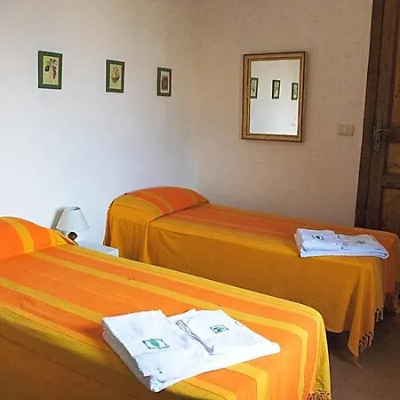 Scirocco Sleeps 4 Otel